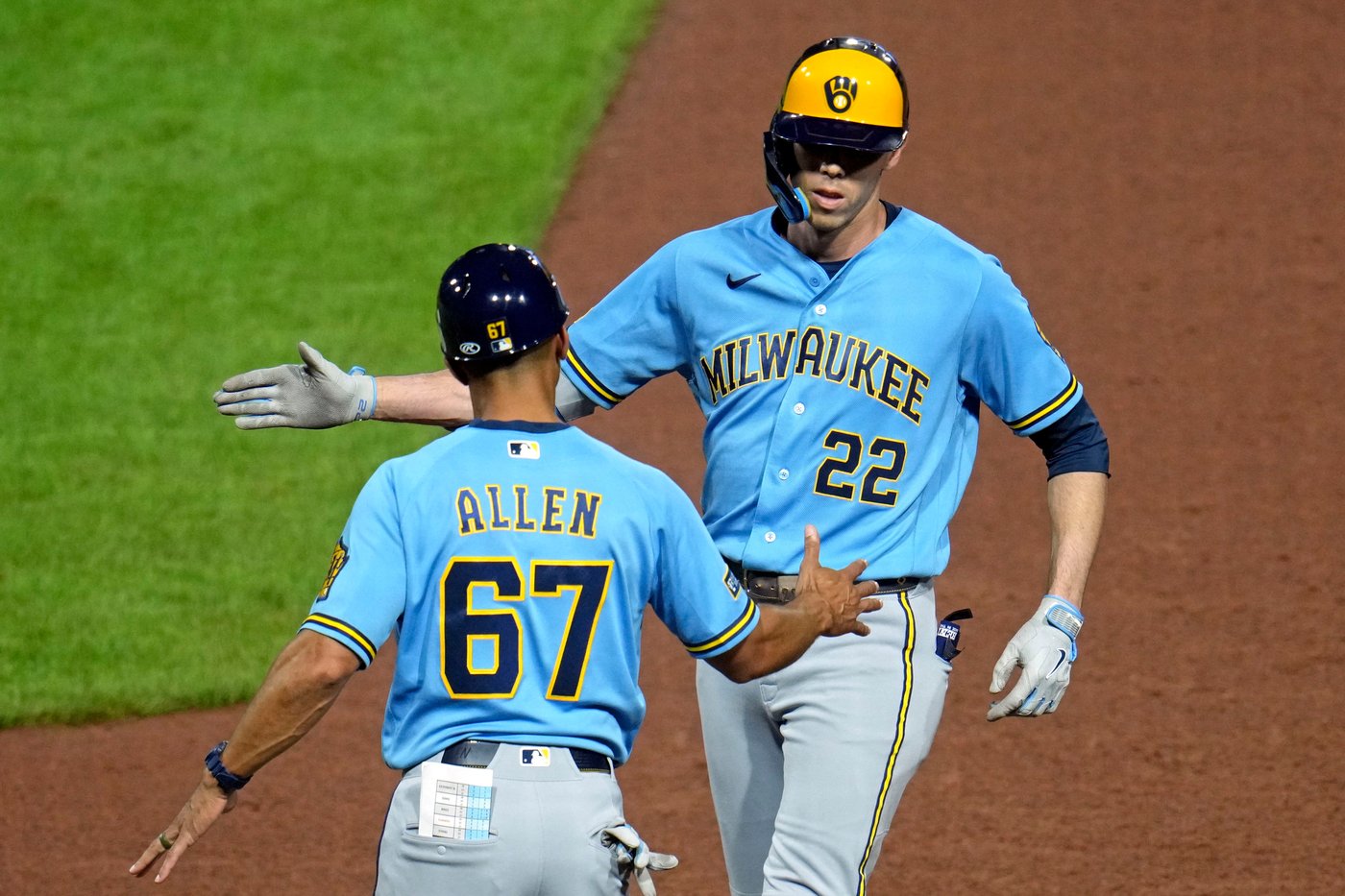 Christian Yelich's 2-run double rallies NL Central champion Brewers to 5-4 win over Pirates | iNFOnews.ca Christian Yelich's 2-run double rallies NL Central champion Brewers to 5-4 win over Pirates | iNFOnews.ca