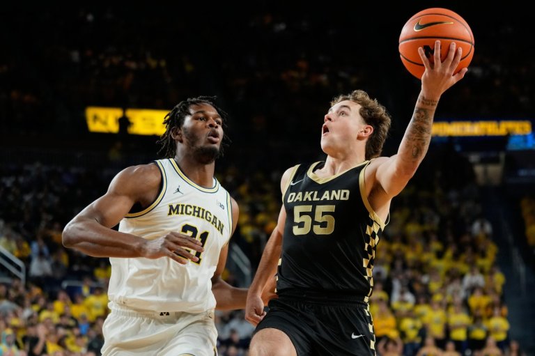 No. 7 Michigan scores school-record 69 points in 1st half, finishes with 121-78 win over Oakland | iNFOnews.ca No. 7 Michigan scores school-record 69 points in 1st half, finishes with 121-78 win over Oakland | iNFOnews.ca