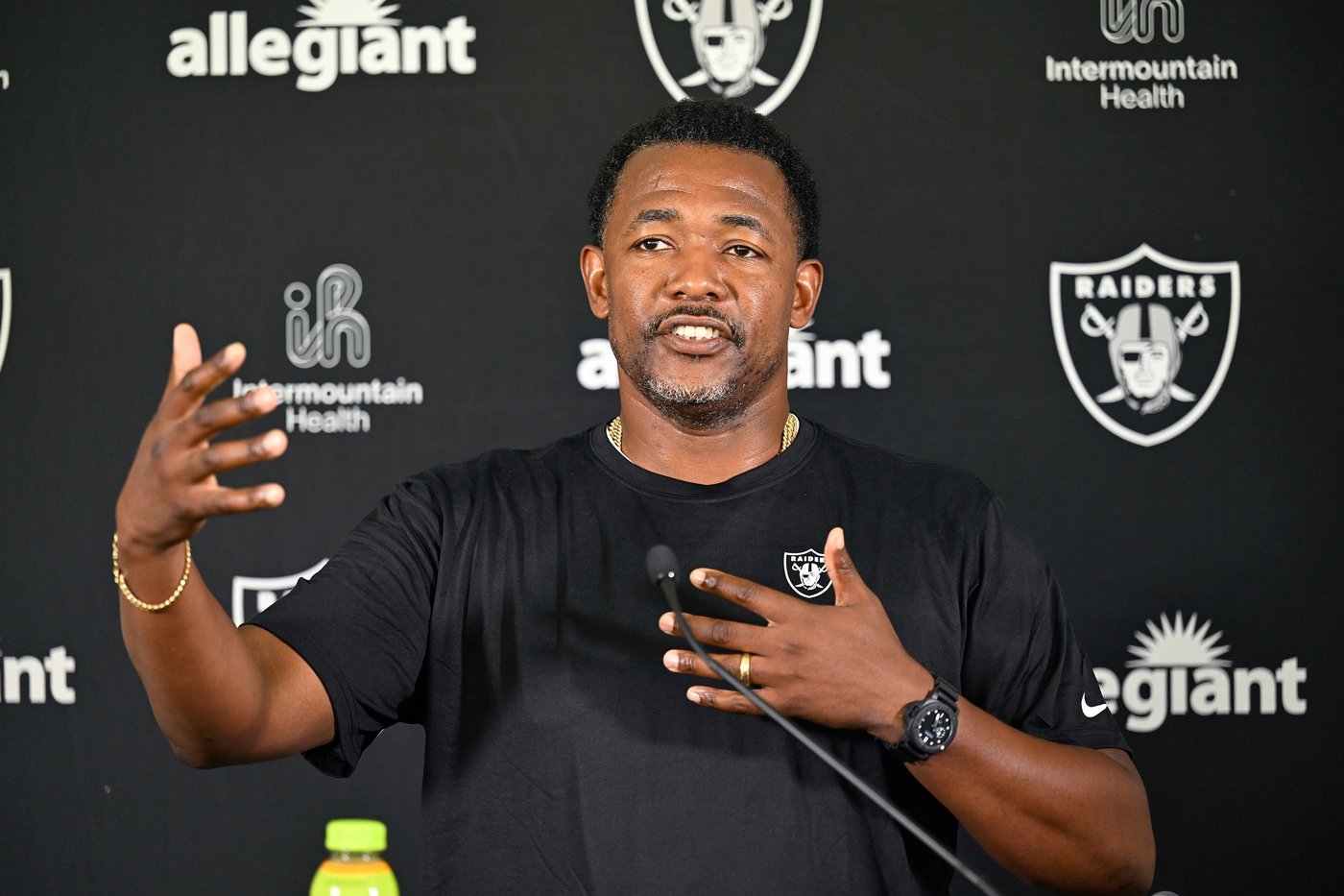 Steelers hire former Raiders defensive coordinator Patrick Graham for same position in Pittsburgh | iNFOnews.ca