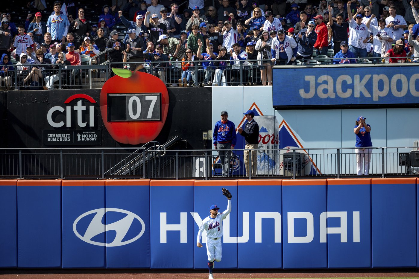 Mets off to rousing start and ready for 1st clash with NL East rival Phillies | iNFOnews.ca