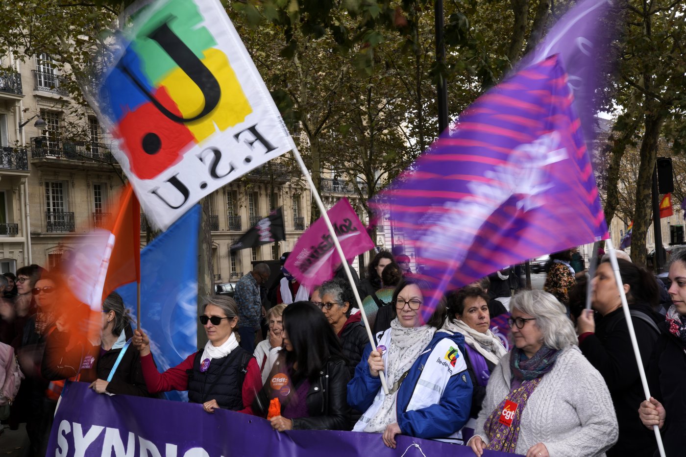 Hundreds rally in the streets of Paris to support world abortion rights | iNFOnews.ca