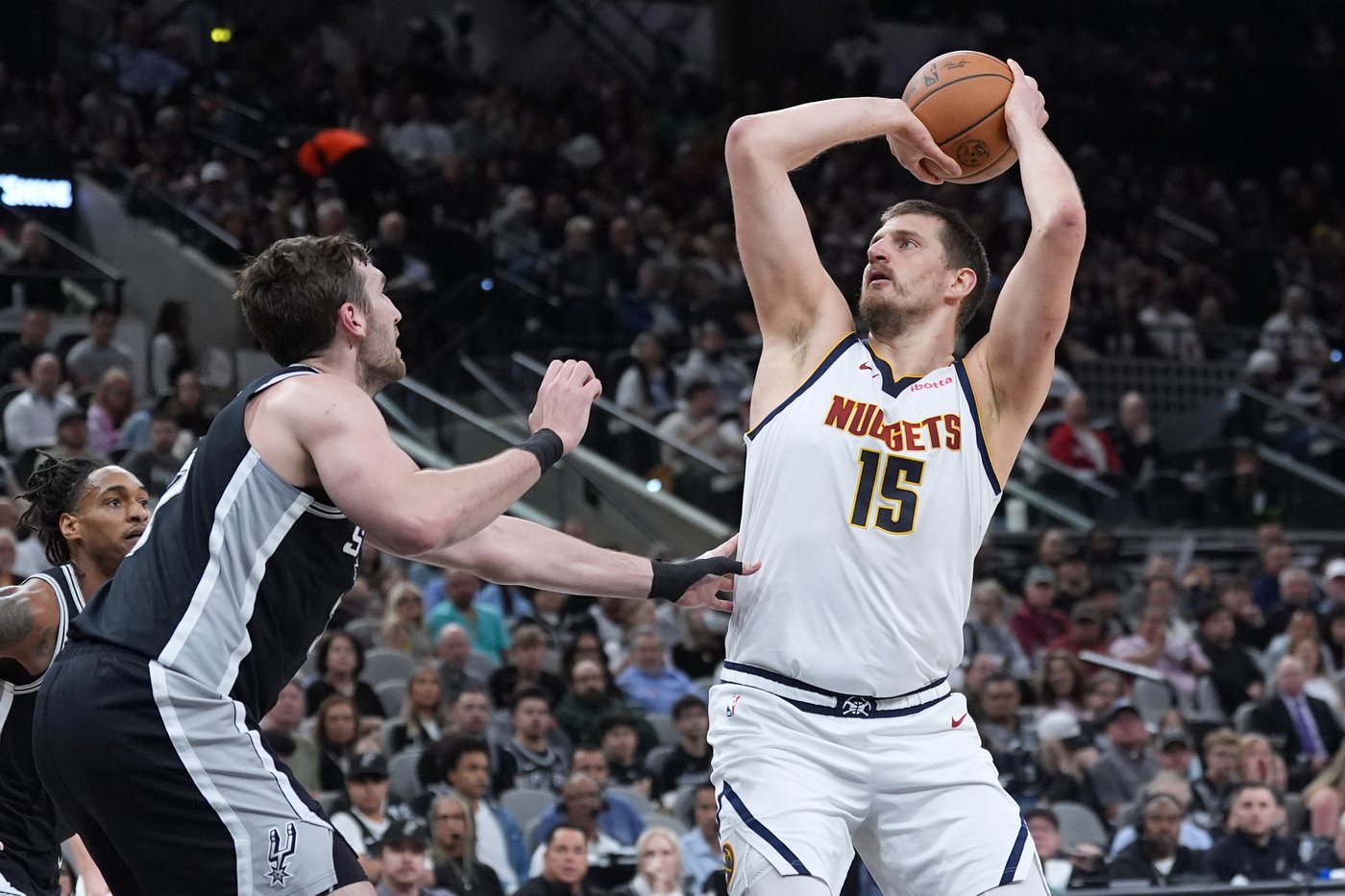 Jokic, Murray rally Nuggets from 20-point deficit to beat Spurs 136-131 in Wembanyama's absence | iNFOnews.ca