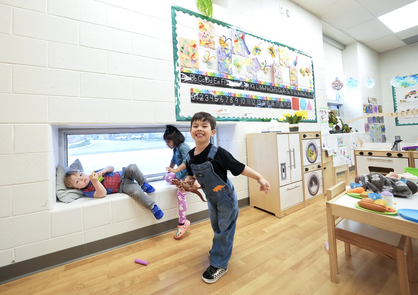 Ottawa adding $5.4B for child care; provinces, advocates had warned progress at risk | iNFOnews.ca