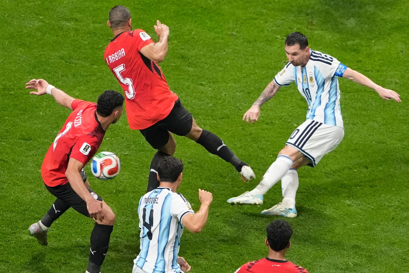 Lionel Messi and Argentina beat Egypt 3-2 and Switzerland ousts Colombia at the World Cup, in photos | iNFOnews.ca