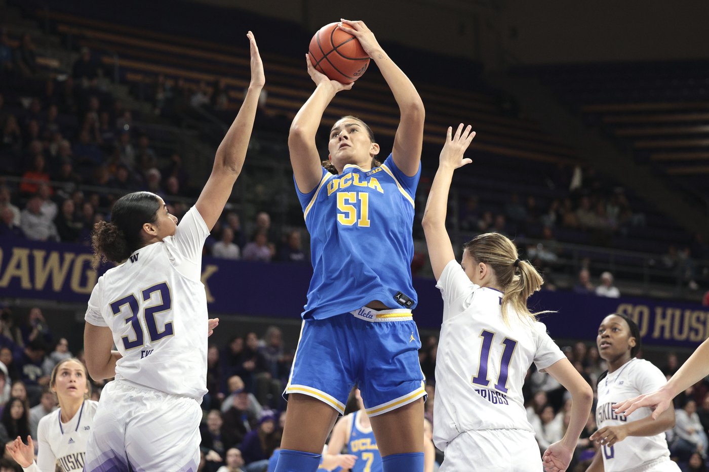 Lauren Betts has 23 points in No. 1 UCLA's 73-62 win over Washington | iNFOnews.ca