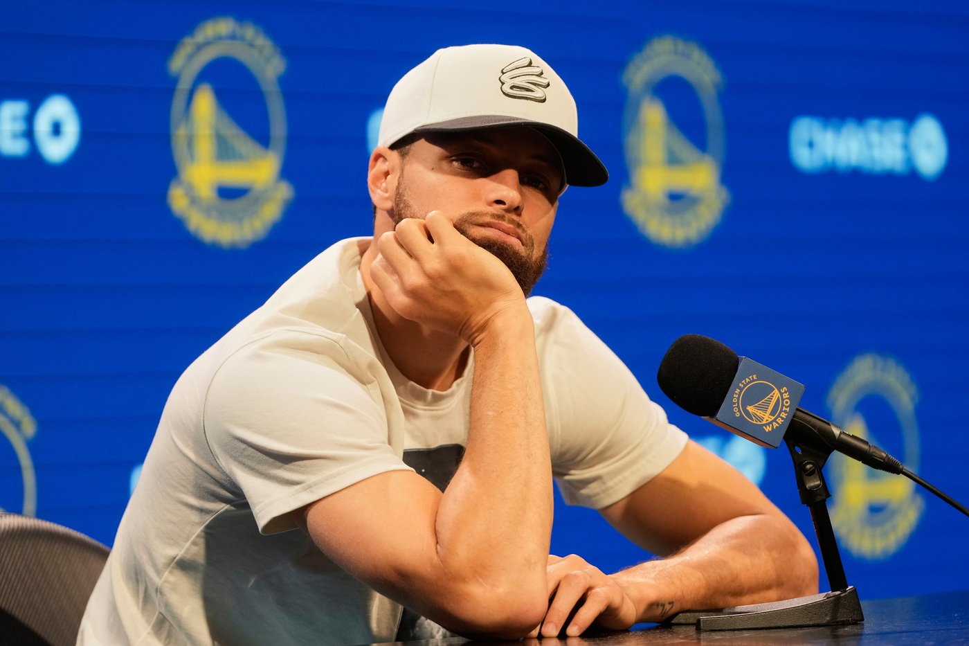 With 'basketball mortality' in mind, Stephen Curry looks to the near future for another title chance | iNFOnews.ca