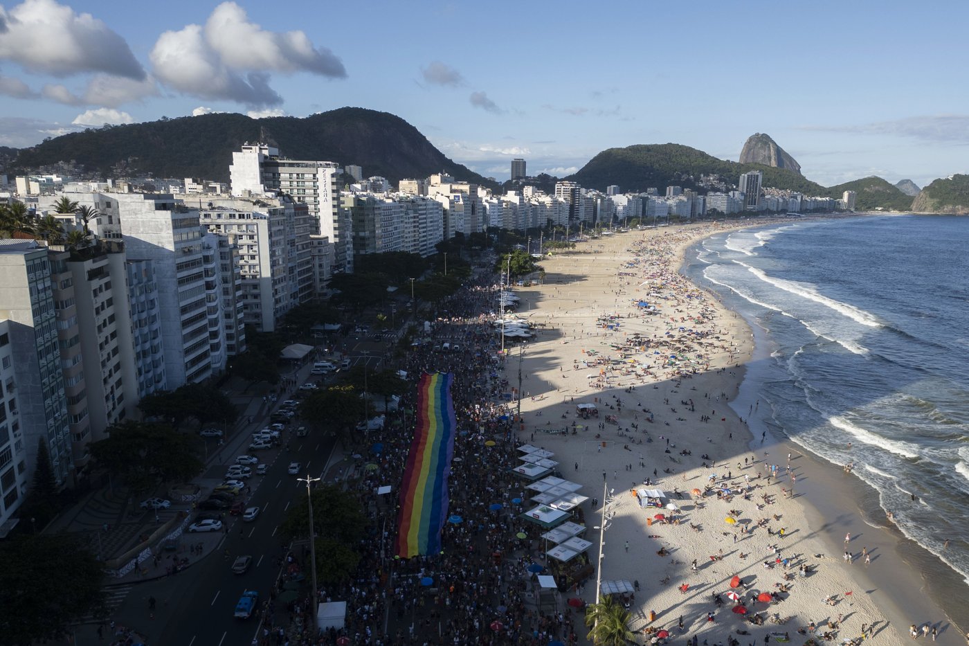 Rainbow-clad revelers hit Copacabana beach for Rio de Janeiro’s pride parade | iNFOnews.ca