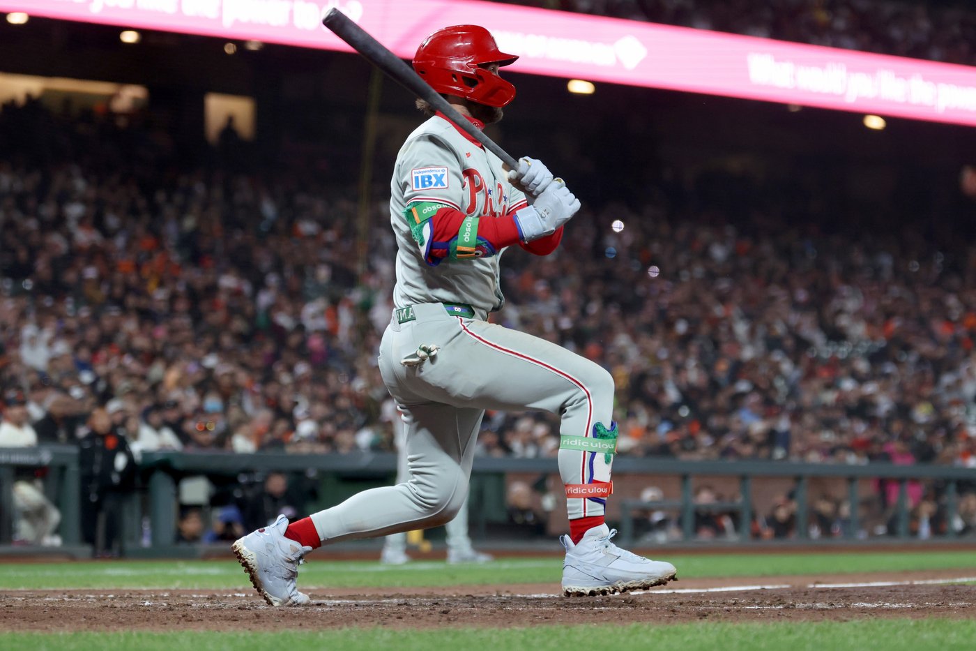 Alec Bohm and Bryce Harper lead rally in 7th as Phillies come back to beat Giants 6-4 | iNFOnews.ca