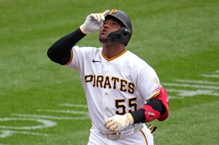 Pirates rookie outfielder Esmeryln Valdez leaves game with hand injury | iNFOnews.ca