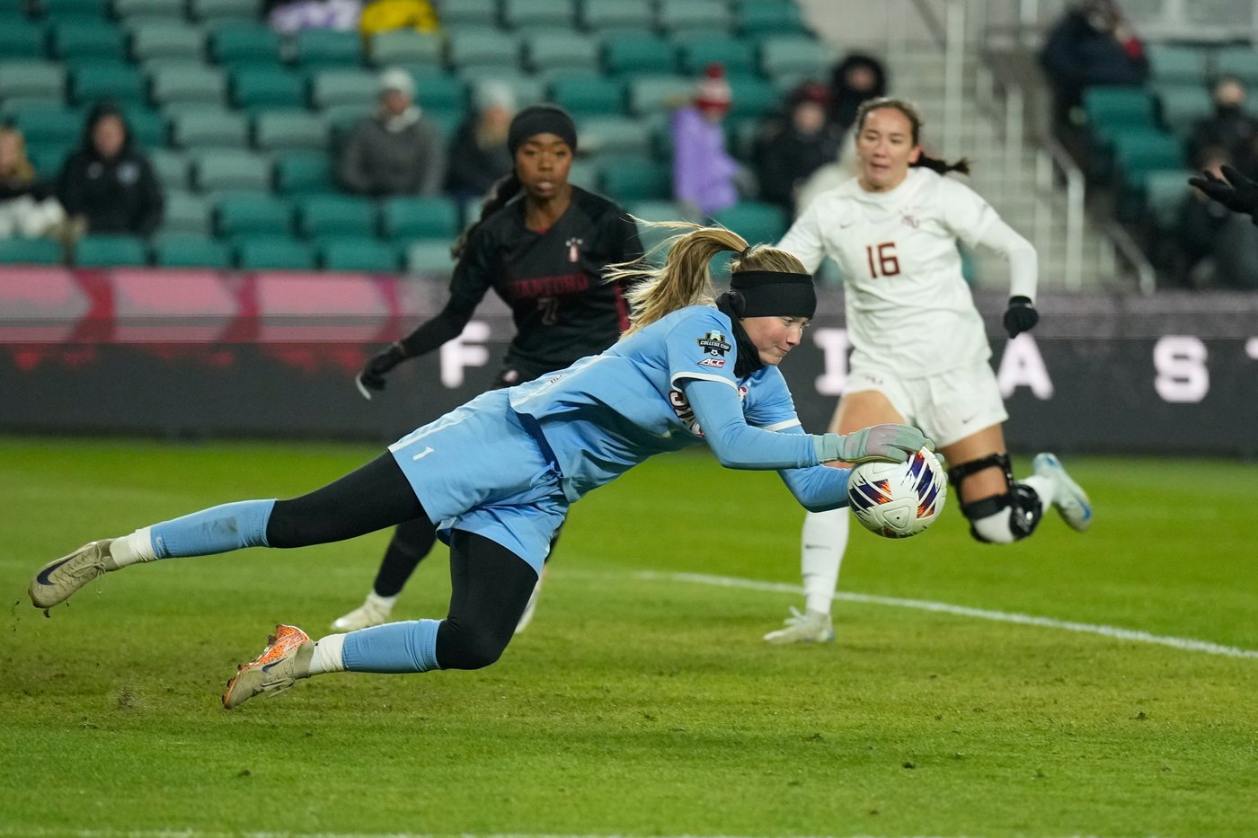 Florida State edges top-seeded Stanford 1-0 to win the Women's College Cup | iNFOnews.ca