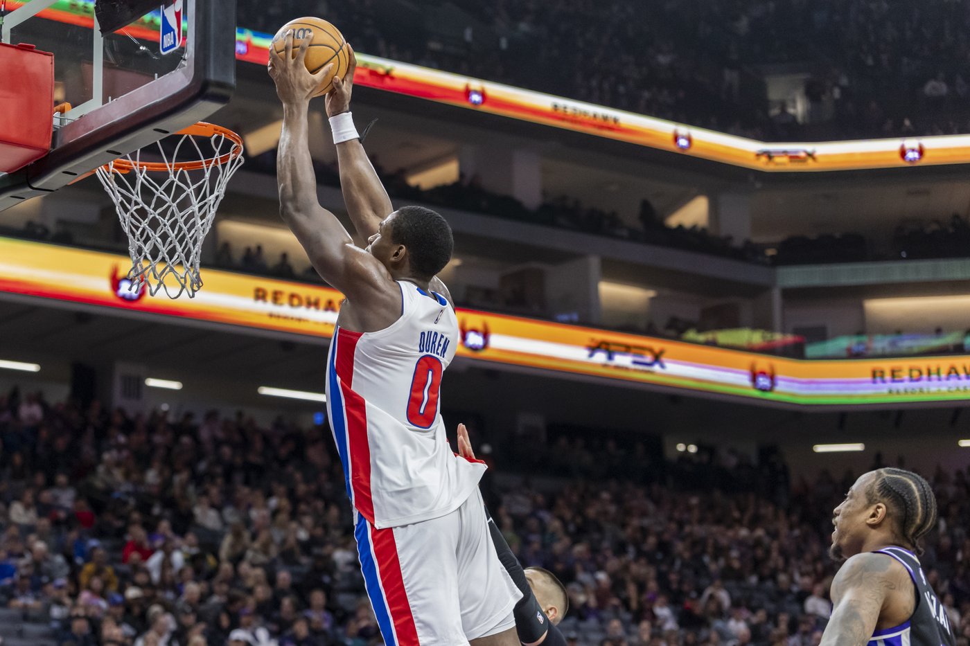 Jaden Ivey's 4-point play with 3 seconds left rallies Pistons past Kings 114-113 | iNFOnews.ca