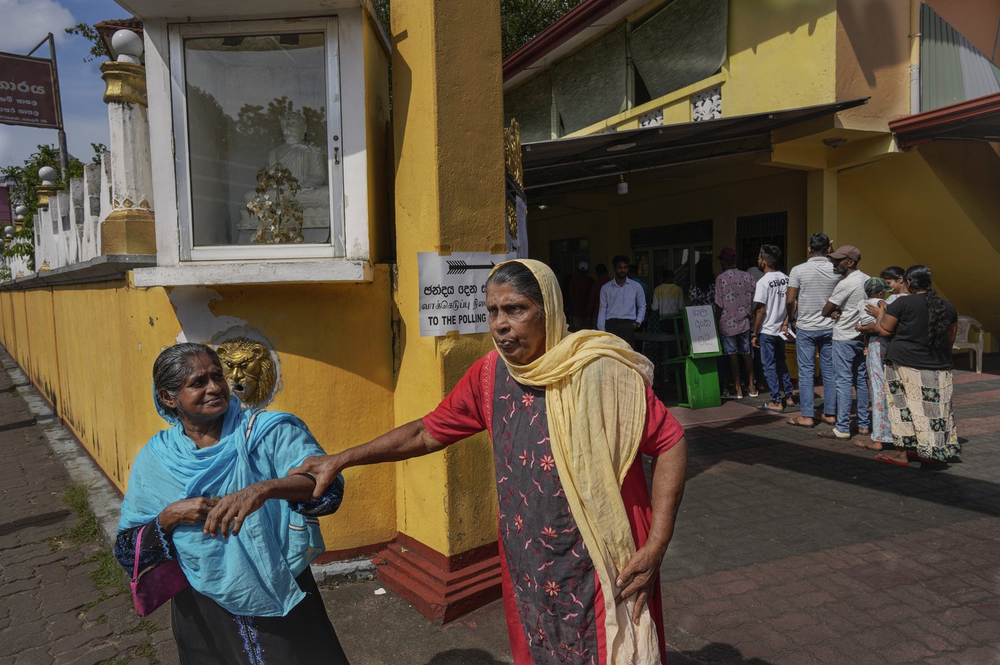 Marxist-leaning Dissanayake leads early official vote count in Sri Lanka's presidential election | iNFOnews.ca