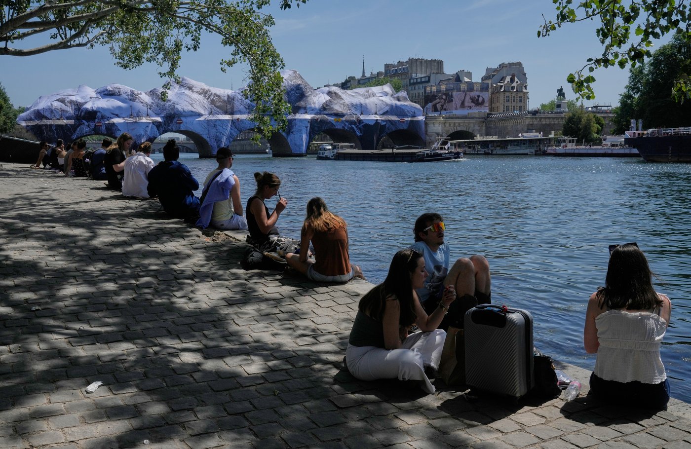 Exceptionally early heat wave shatters records and brings deaths in Europe | iNFOnews.ca Exceptionally early heat wave shatters records and brings deaths in Europe | iNFOnews.ca
