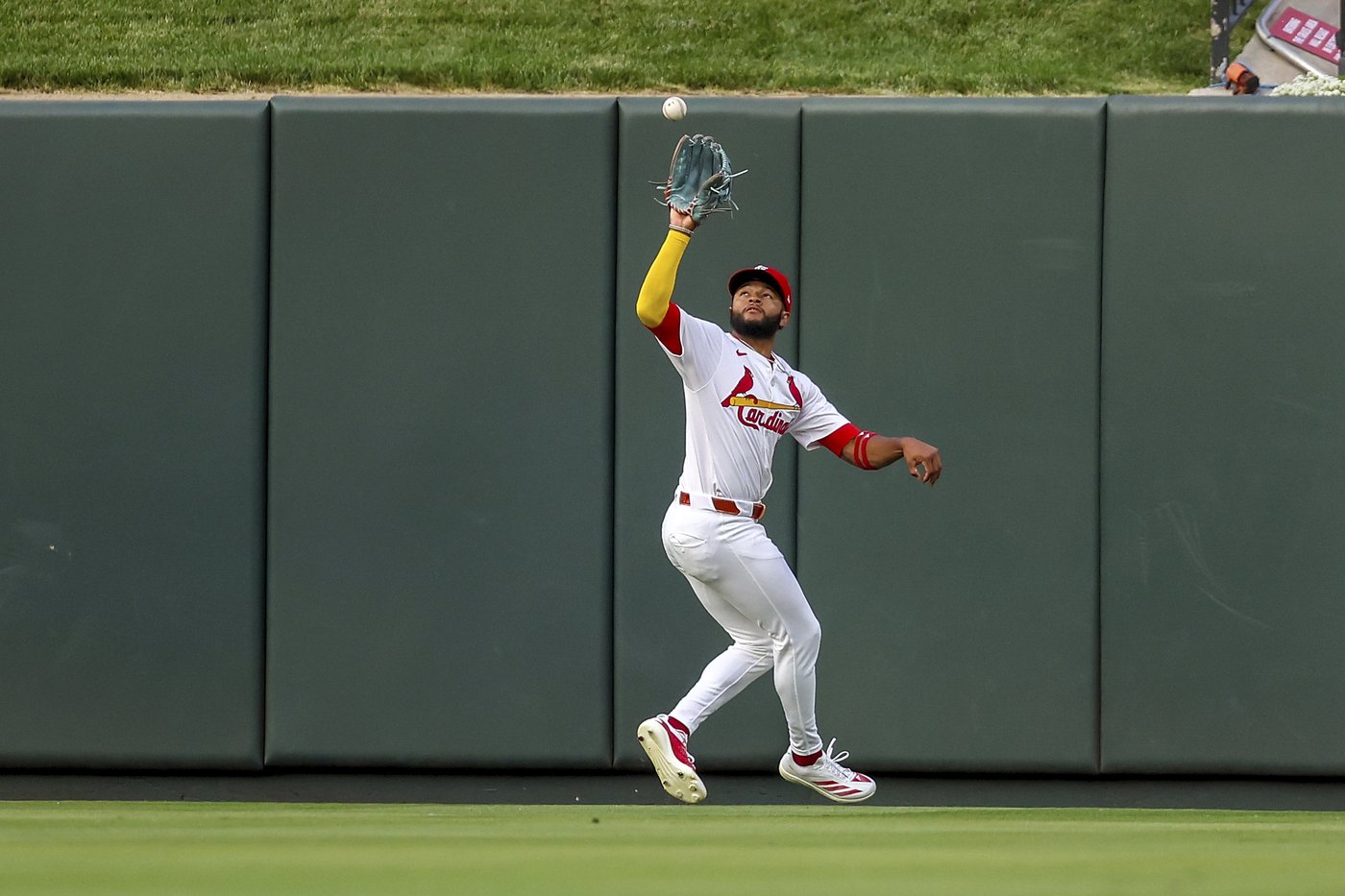 Giménez, Kirk homer to lead surging Blue Jays to 10-9 win over Cardinals | iNFOnews.ca