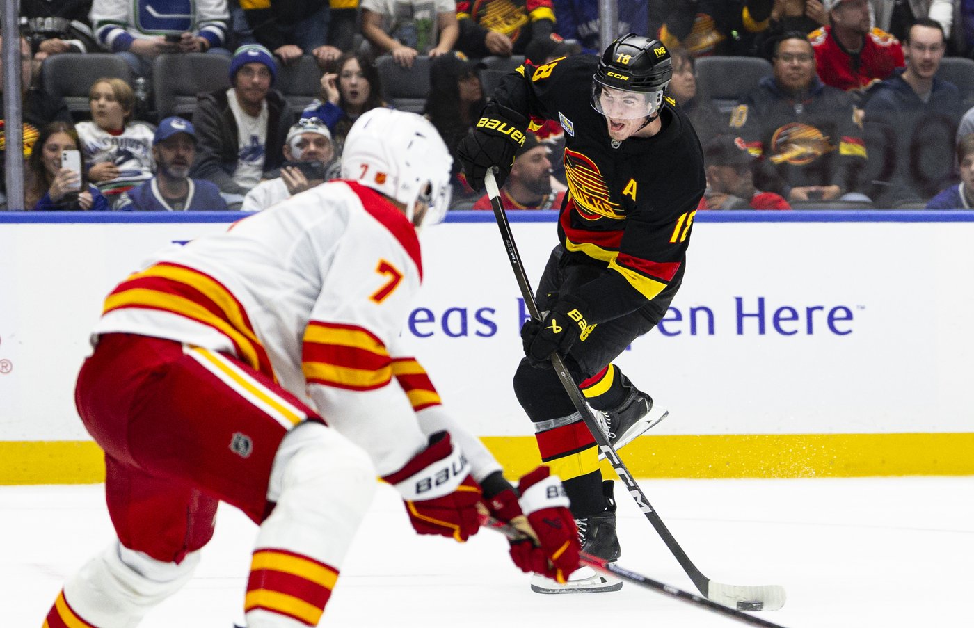 Goaltender Leevi Merilainen makes good on chance with Canucks in win | iNFOnews.ca