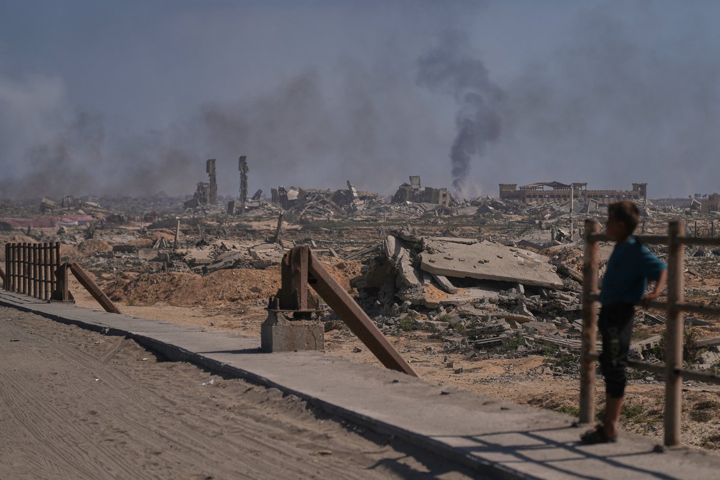 Israeli strikes kill dozens in Gaza as Hamas considers its response to Trump's peace proposal | iNFOnews.ca
