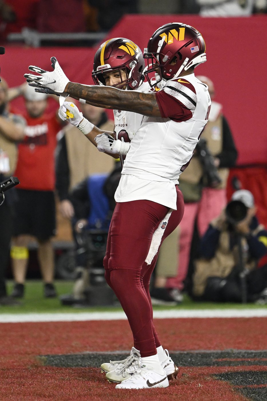 Commanders go from reveling in the franchise's first playoff win in 19 years to focusing on Detroit | iNFOnews.ca Commanders go from reveling in the franchise's first playoff win in 19 years to focusing on Detroit | iNFOnews.ca