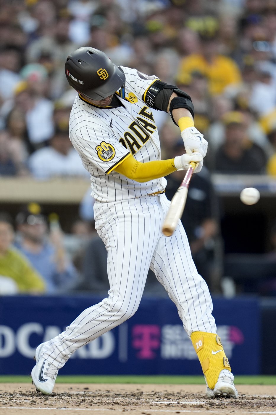 Higashioka's homer starts rally as Padres beat Braves 5-4 to sweep NL Wild Card Series | iNFOnews.ca