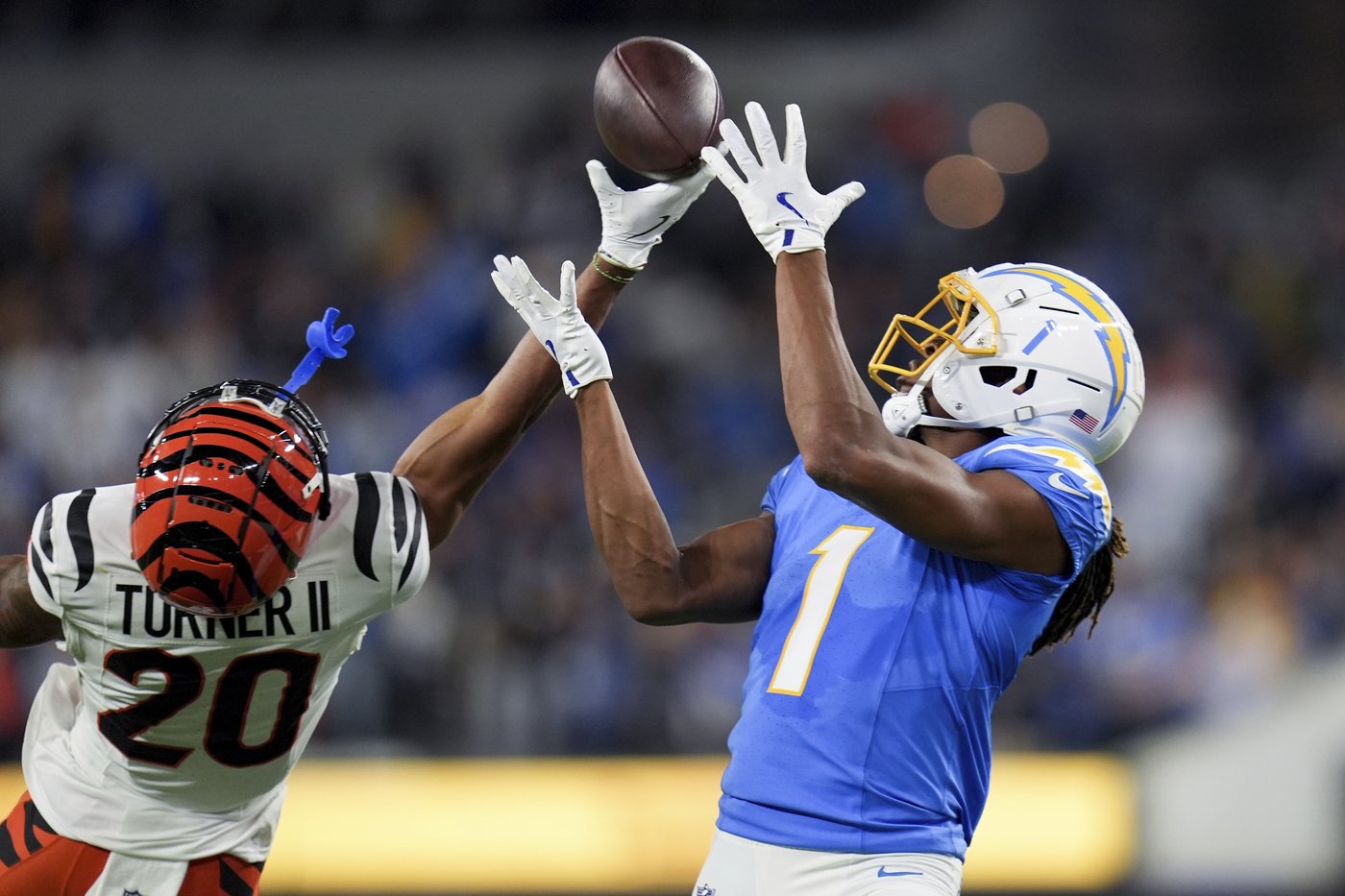 Chargers beat Bengals 34-27 on Dobbins' late TD after squandering 21-point lead | iNFOnews.ca Chargers beat Bengals 34-27 on Dobbins' late TD after squandering 21-point lead | iNFOnews.ca