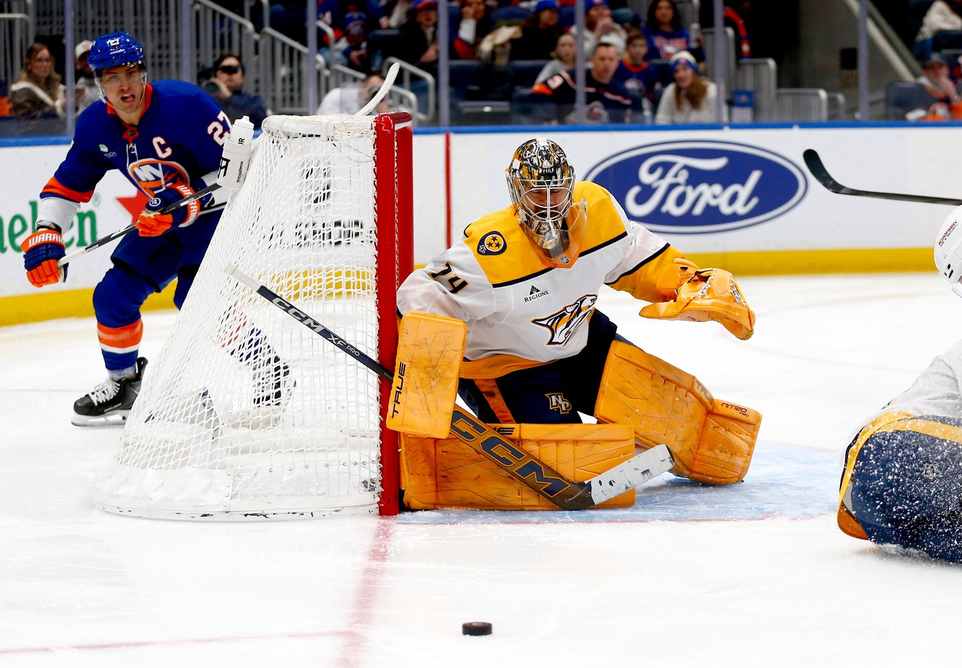 Josi's late goal lifts Predators past Islanders, 4-3 | iNFOnews.ca