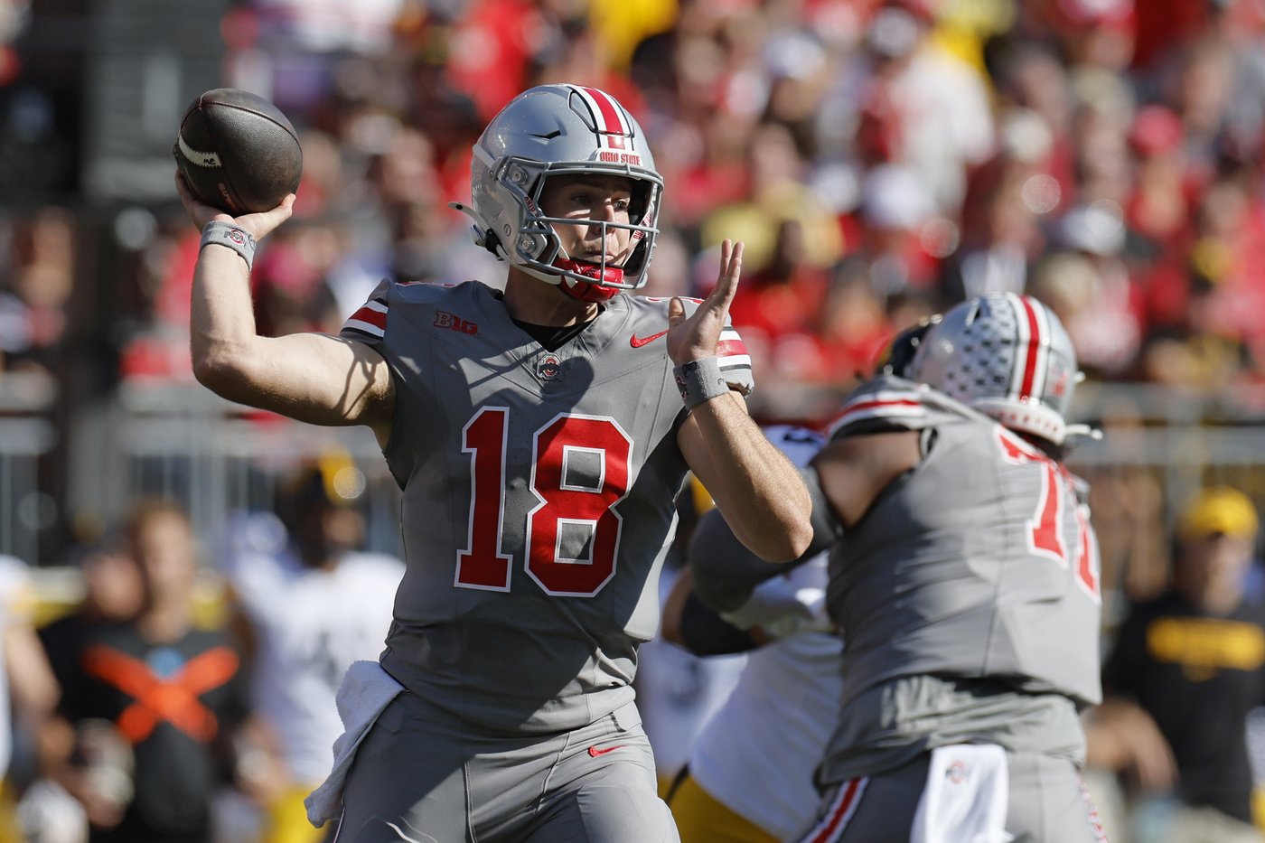 Showdown set for Saturday between No. 2 Ohio State and No. 3 Oregon | iNFOnews.ca Showdown set for Saturday between No. 2 Ohio State and No. 3 Oregon | iNFOnews.ca