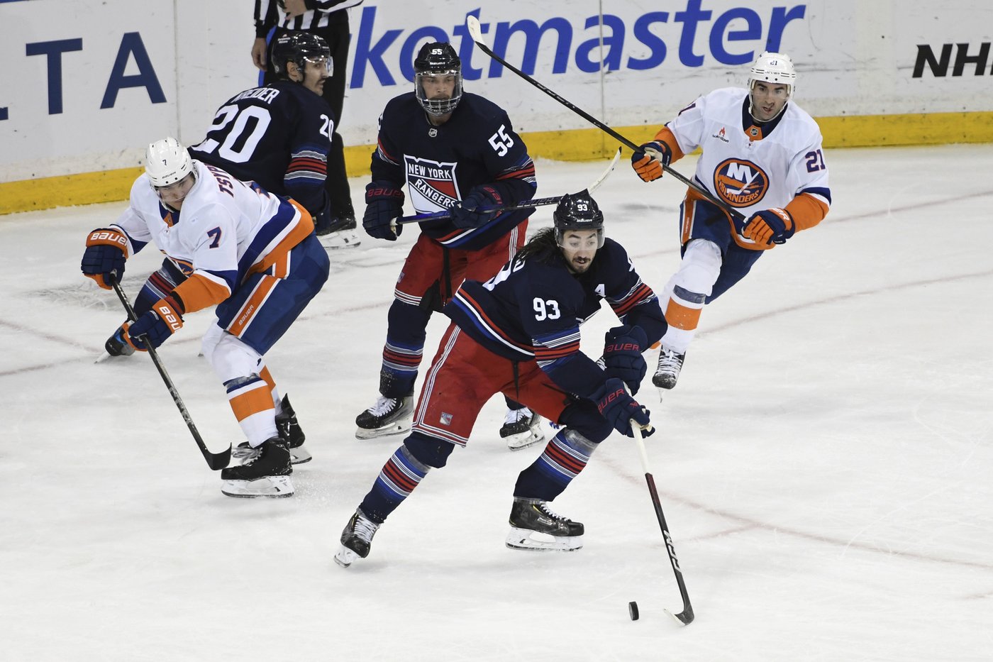 NHL roundup: Artemi Panarin scores twice as Rangers roll past Islanders 5-2 | iNFOnews.ca