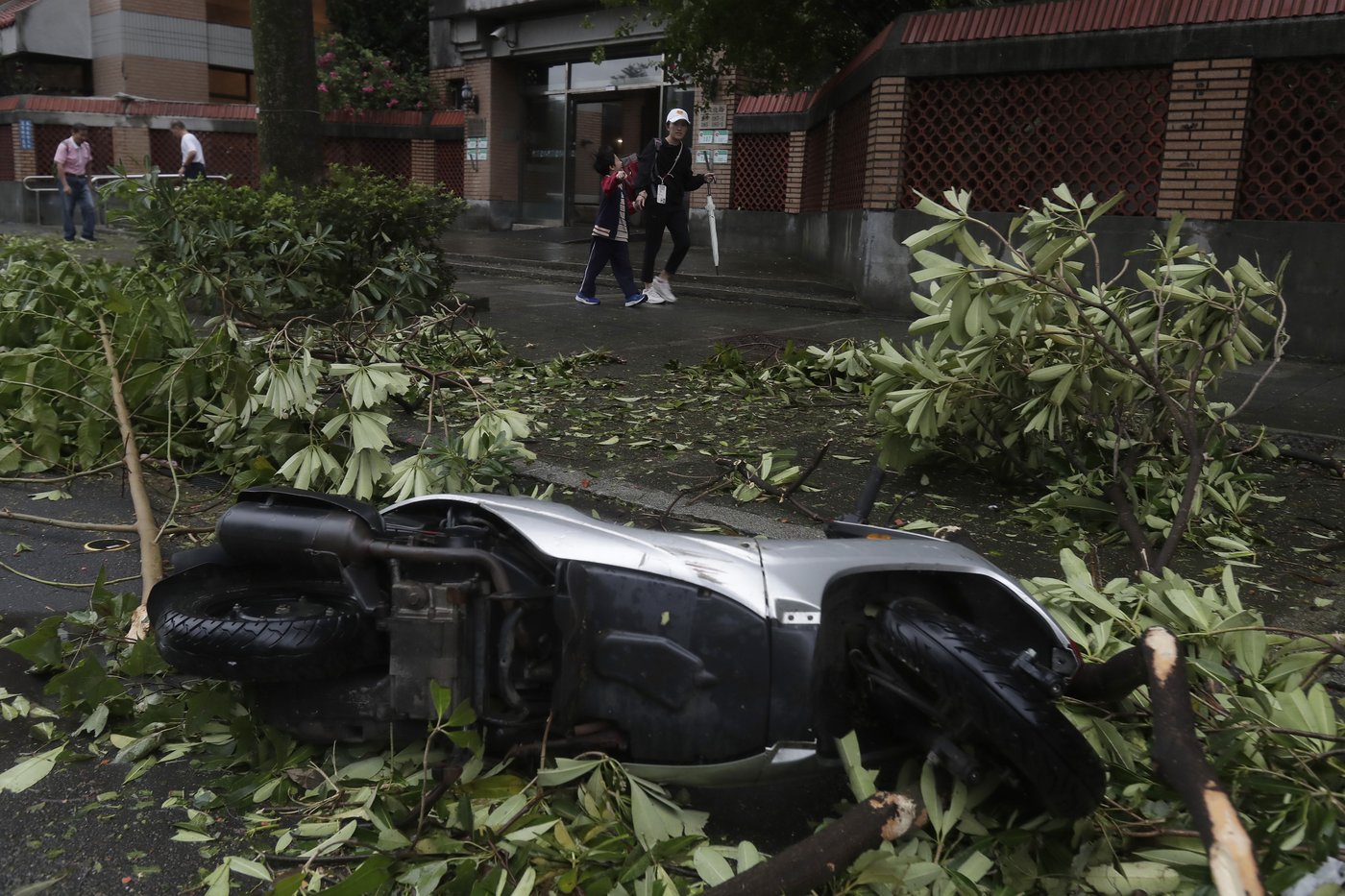 Tropical Storm Kong-rey threatens Shanghai and China's coast after hitting Taiwan as a typhoon | iNFOnews.ca Tropical Storm Kong-rey threatens Shanghai and China's coast after hitting Taiwan as a typhoon | iNFOnews.ca