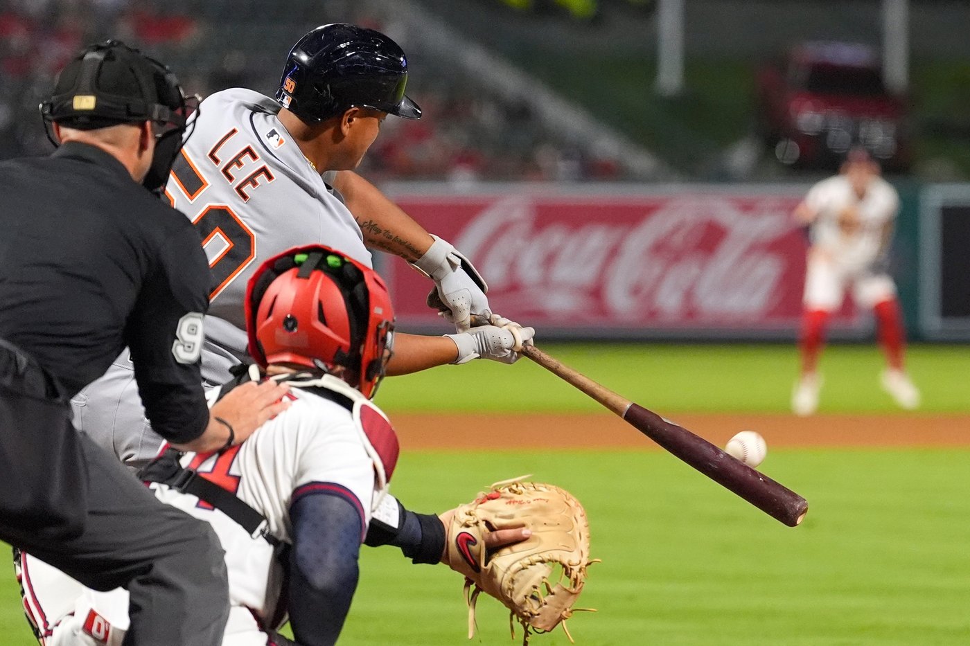 Lee hits clutch double in 9th and Tigers hold on for 2-1 comeback win over Angels | iNFOnews.ca