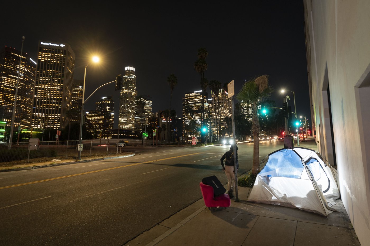 Most US adults think individual choices keep people in poverty, a new AP-NORC/Harris poll finds | iNFOnews.ca