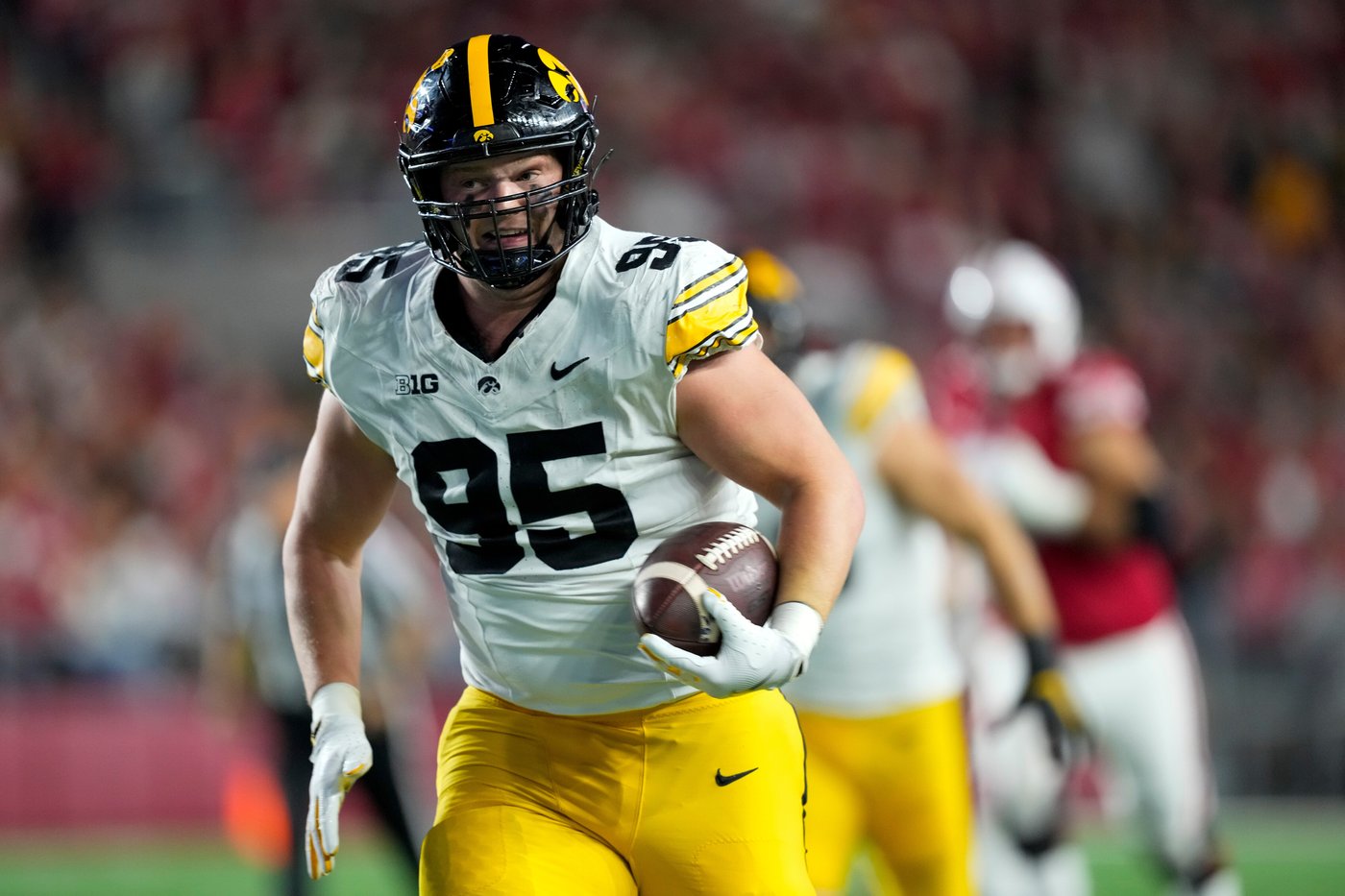 Williams, Gronowski and Moulton help Iowa run over Wisconsin 37-0 to keep Heartland Trophy | iNFOnews.ca Williams, Gronowski and Moulton help Iowa run over Wisconsin 37-0 to keep Heartland Trophy | iNFOnews.ca