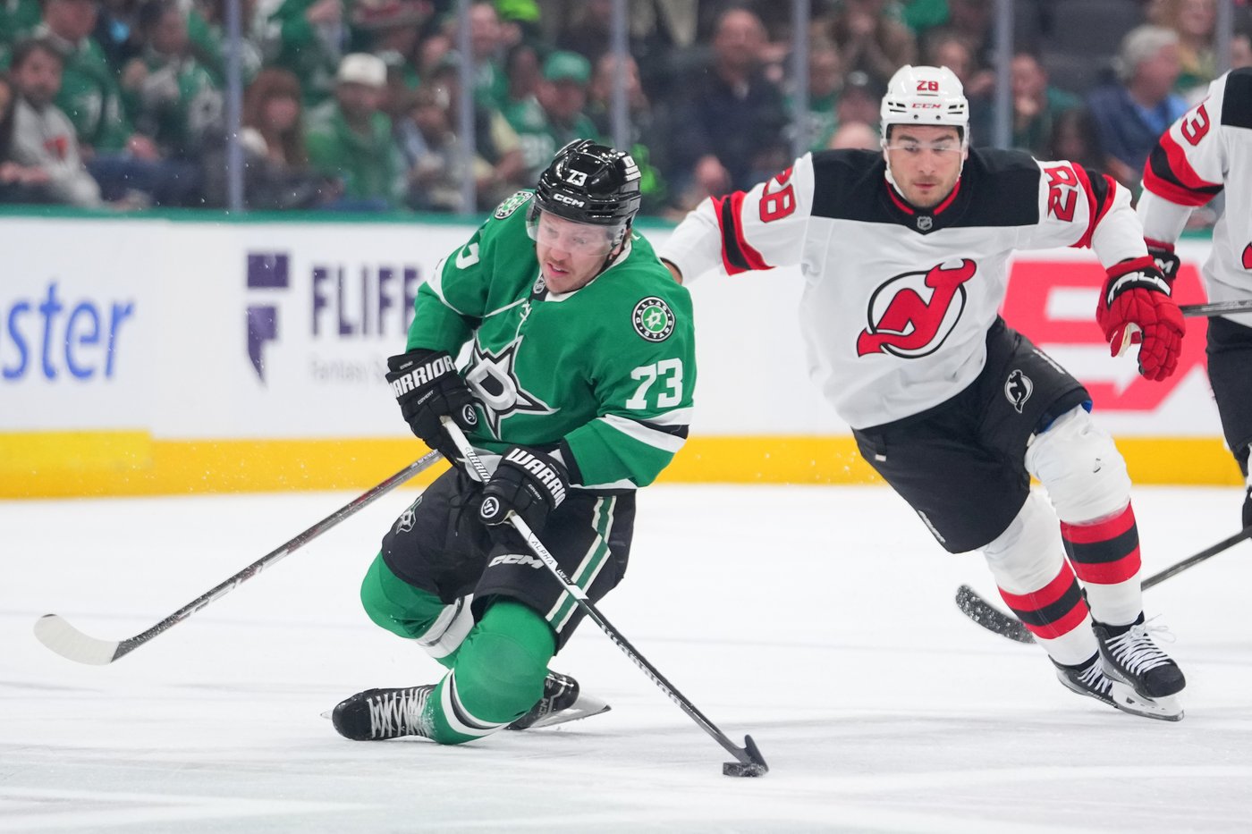Jack Hughes scores twice in a 4-goal 1st for Devils as Stars lose 2nd straight in regulation | iNFOnews.ca