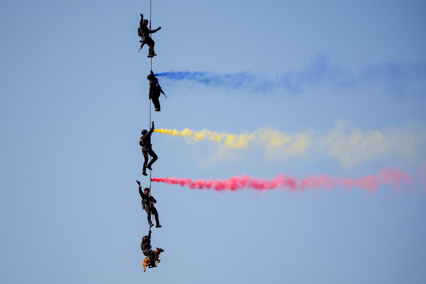 Aircraft and aerobatics dazzle at Bucharest air show, in photos | iNFOnews.ca