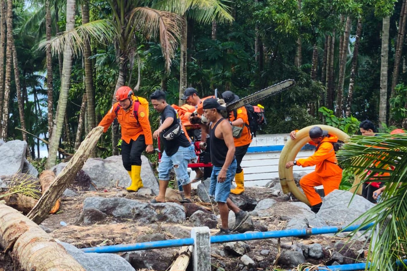 Flash floods in Indonesia kill at least 16 people and sweep away homes | iNFOnews.ca Flash floods in Indonesia kill at least 16 people and sweep away homes | iNFOnews.ca