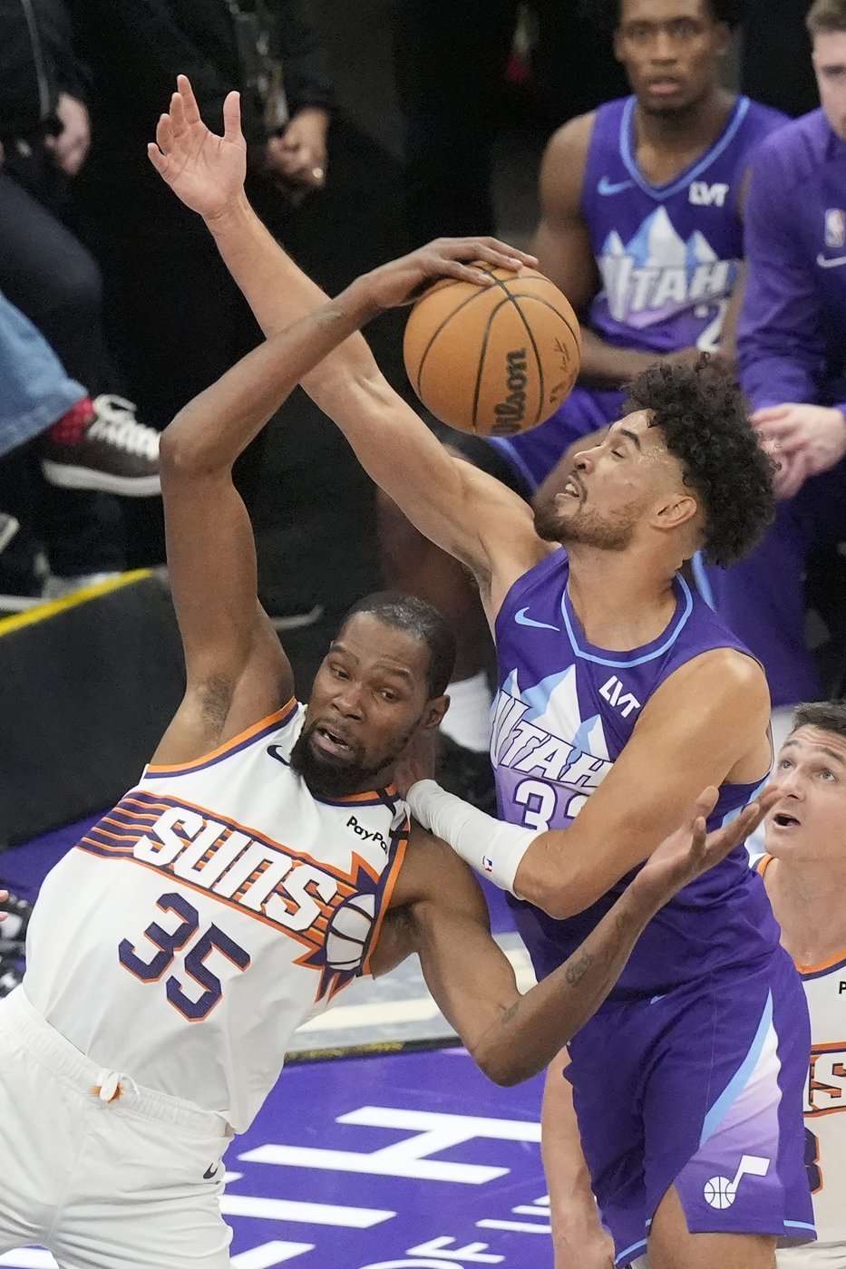 Devin Booker and Kevin Durant lead the Suns past the Jazz, 134-126 | iNFOnews.ca