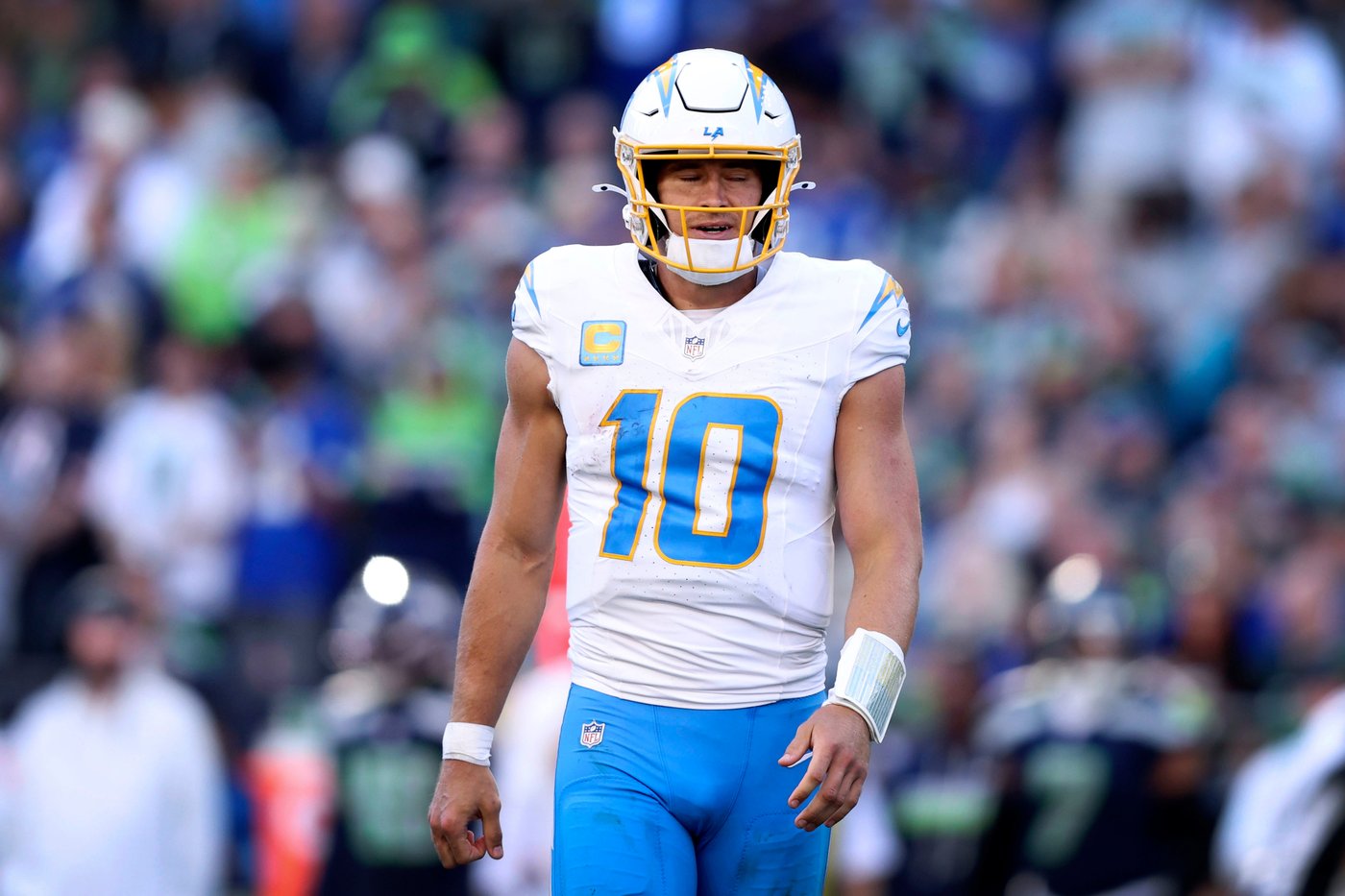 Jim Harbaugh backs Mike McDaniel amid Chargers' struggles on offense during 0-4 start | iNFOnews.ca