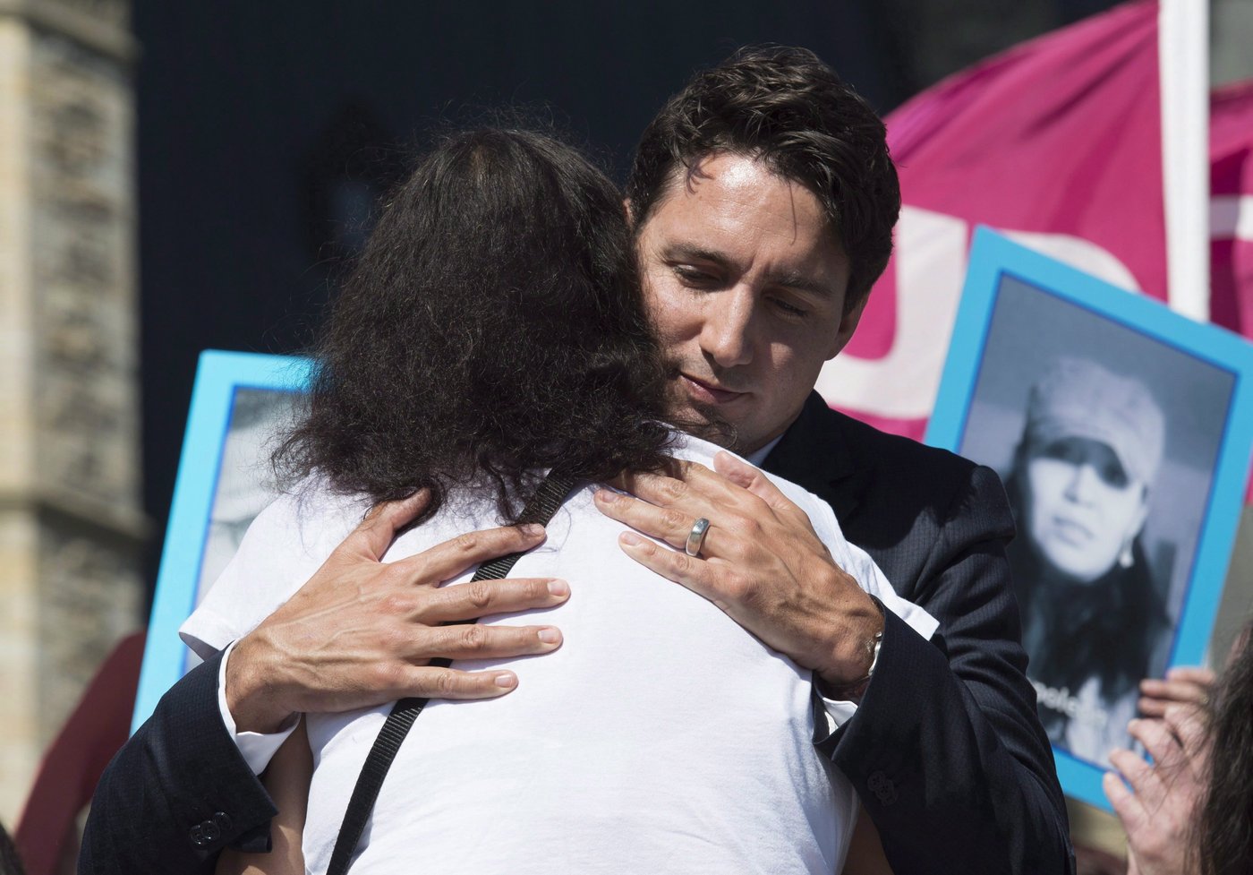 Vigil held on Parliament Hill for missing and murdered Indigenous women | iNFOnews.ca