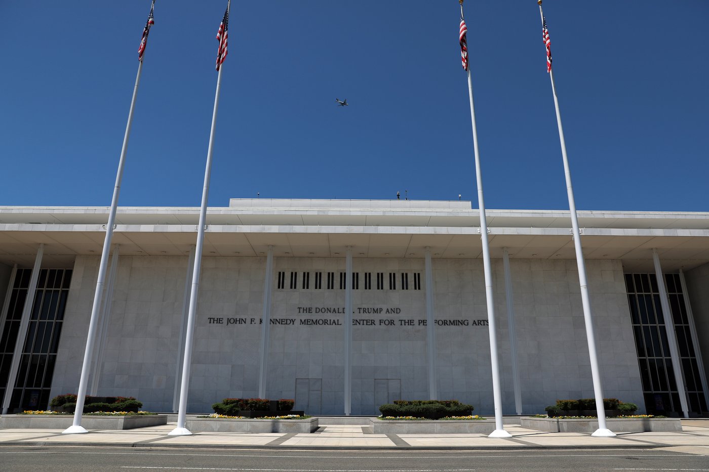Kennedy Center moves to erase Trump references after judge said they were illegally added | iNFOnews.ca Kennedy Center moves to erase Trump references after judge said they were illegally added | iNFOnews.ca