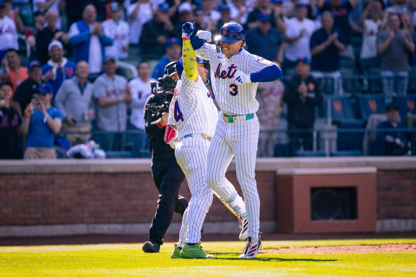 Carson Benge homers in big league debut to help Mets pound Pirates in opener | iNFOnews.ca