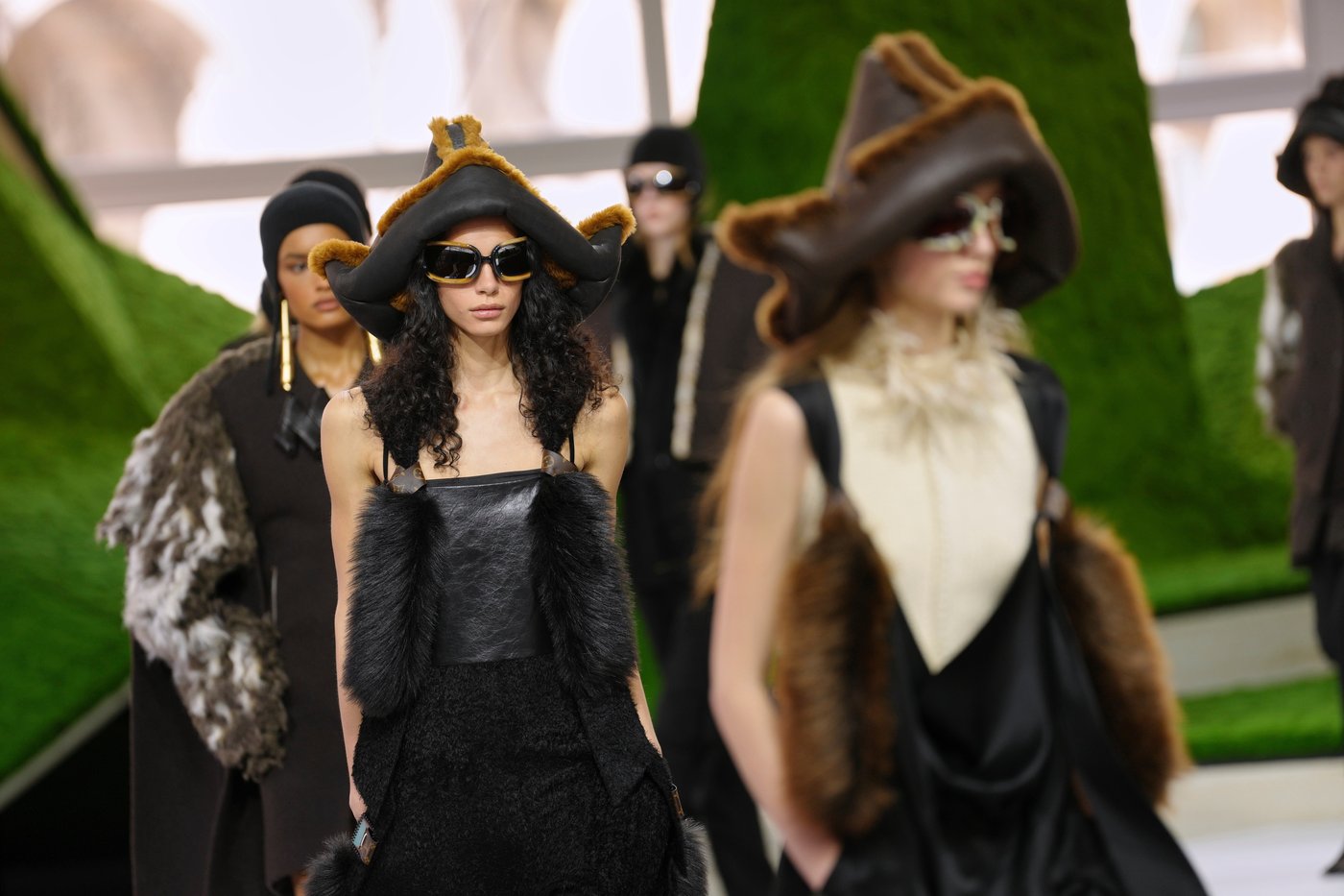Louis Vuitton, Miu Miu close Paris Fashion Week with competing visions of nature | iNFOnews.ca Louis Vuitton, Miu Miu close Paris Fashion Week with competing visions of nature | iNFOnews.ca