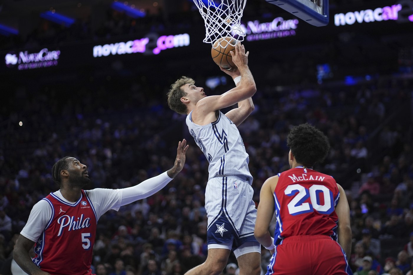 Paul George has 21 points and 9 assists in the 76ers' 102-94 victory over the Magic | iNFOnews.ca