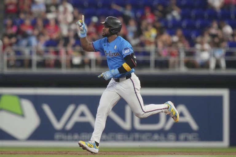 Otto López homers twice, Marlins beat Phillies 5-4 to avoid 3-game sweep | iNFOnews.ca