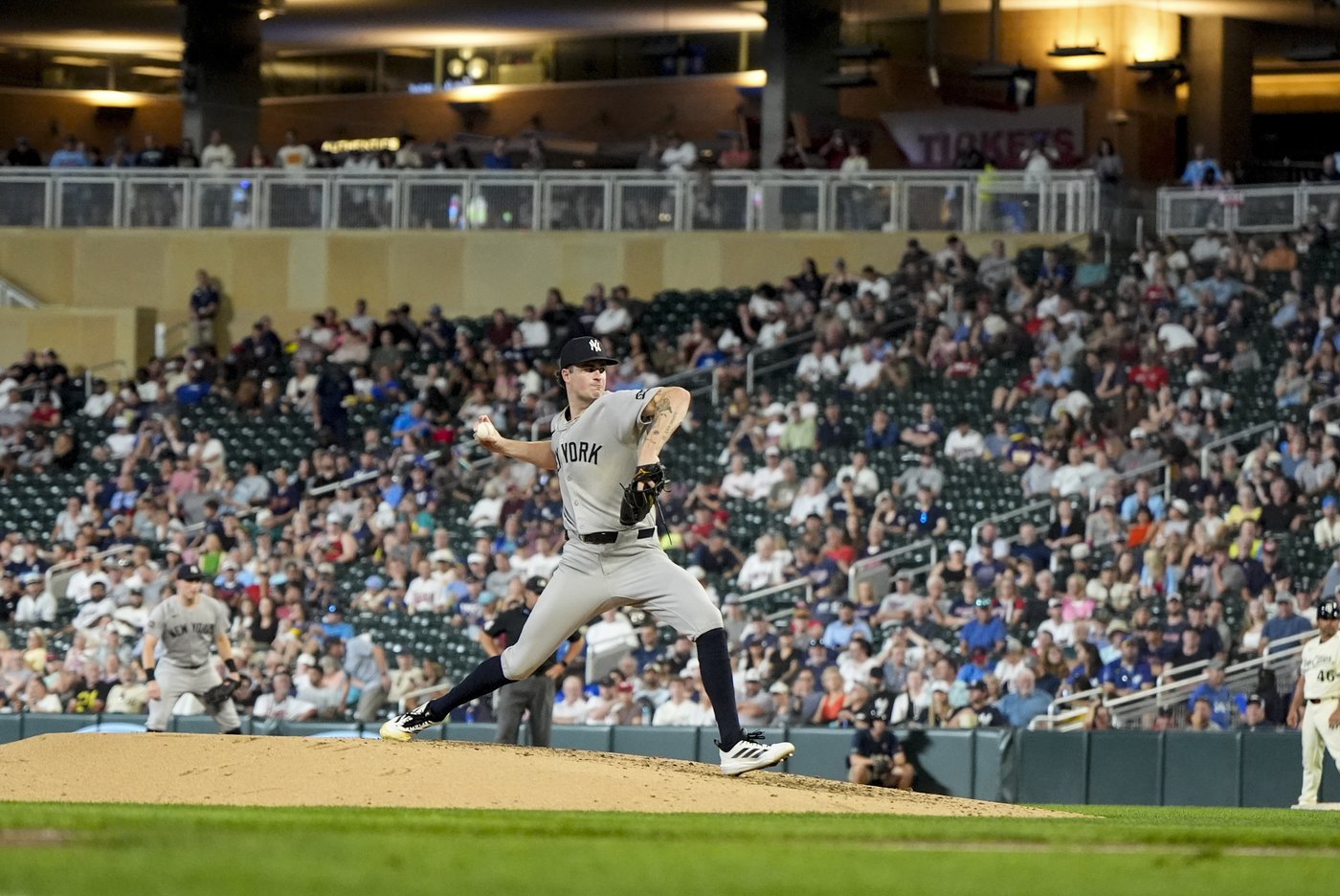 Yankees survive another bullpen meltdown, beat Twins 10-9 after nearly wasting 9-run lead | iNFOnews.ca