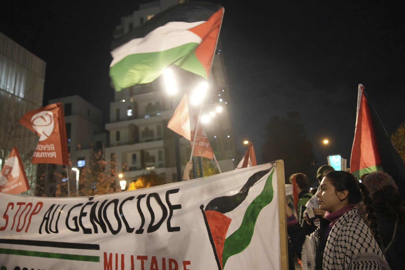 Brief altercation between fans mars France-Israel soccer match despite heavy security | iNFOnews.ca