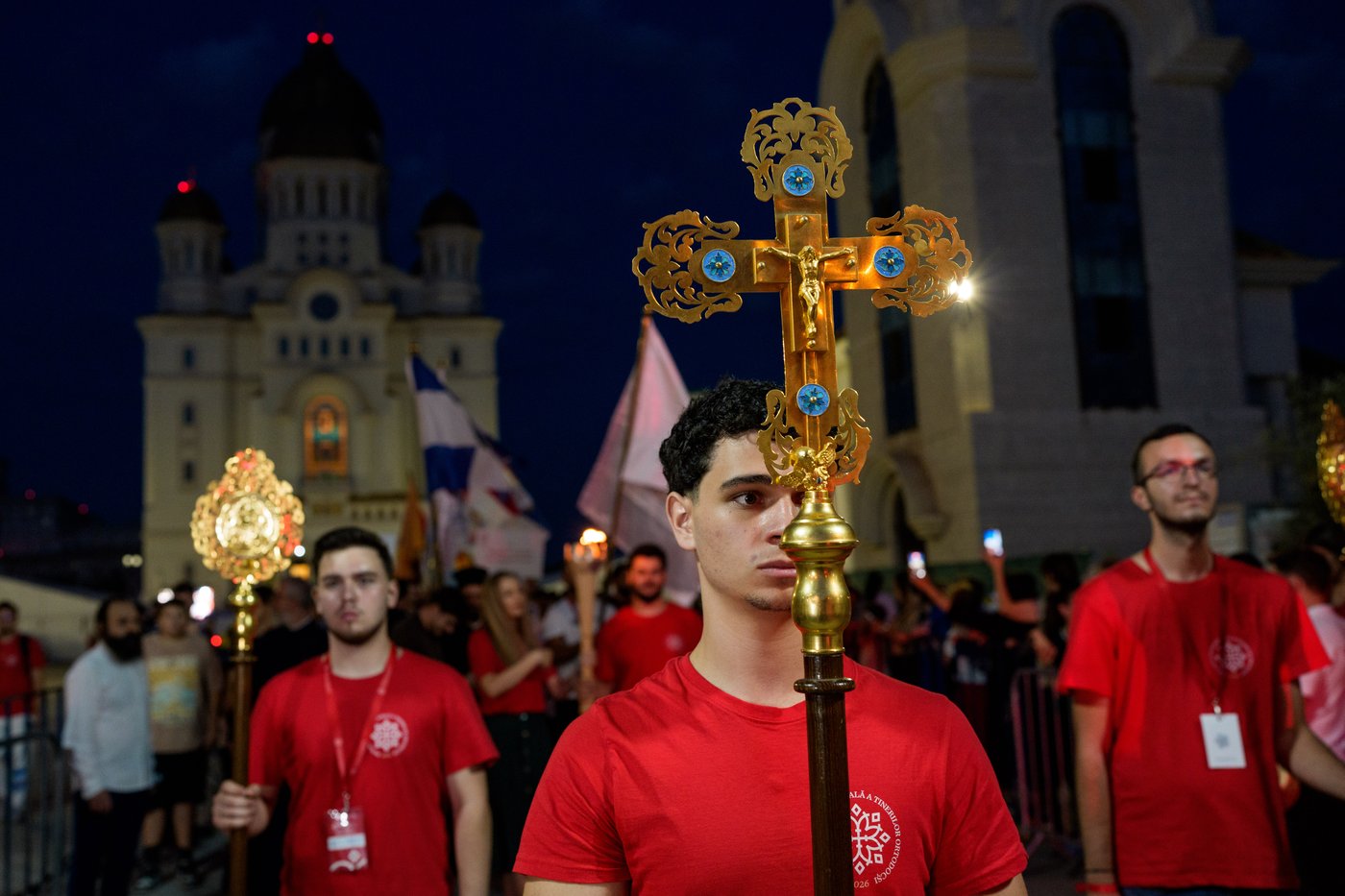 Photos of young Orthodox Christians taking part in a lights procession in Romania’s capital | iNFOnews.ca