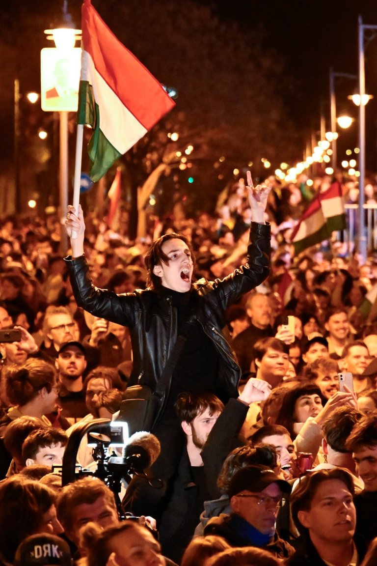 See the world in vertical: Top photos by AP photojournalists | iNFOnews.ca