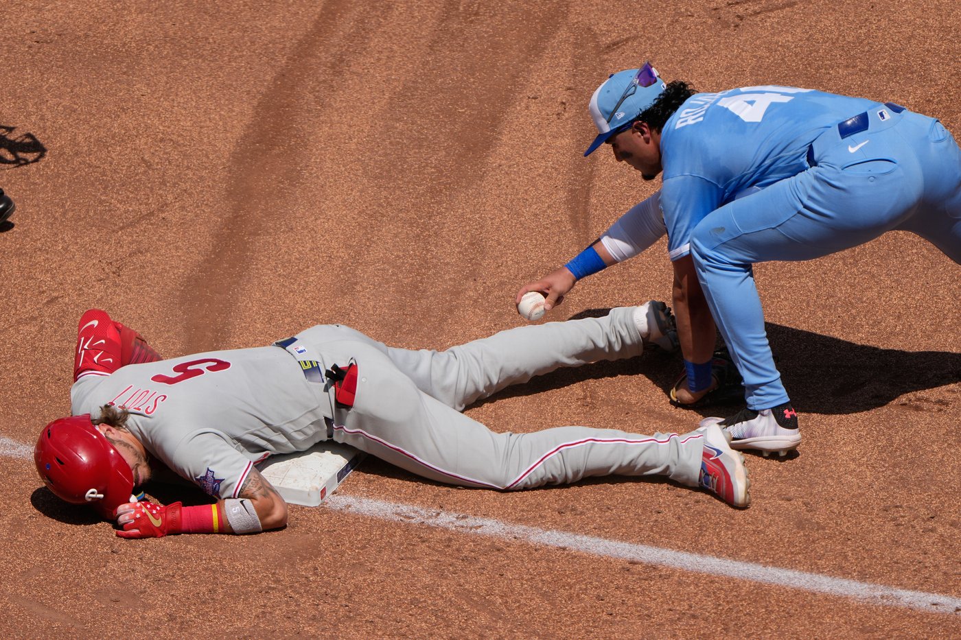 Perez drives in 2 as the Royals beat the Phillies 5-2 to end a 4-game losing streak | iNFOnews.ca Perez drives in 2 as the Royals beat the Phillies 5-2 to end a 4-game losing streak | iNFOnews.ca
