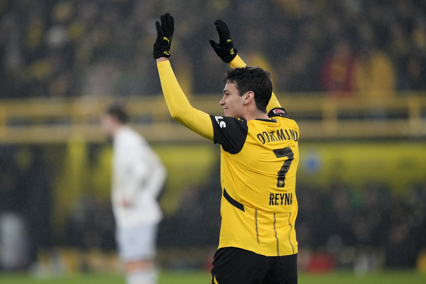 Gio Reyna scores for Borussia Dortmund on his 1st Bundesliga start of the season | iNFOnews.ca