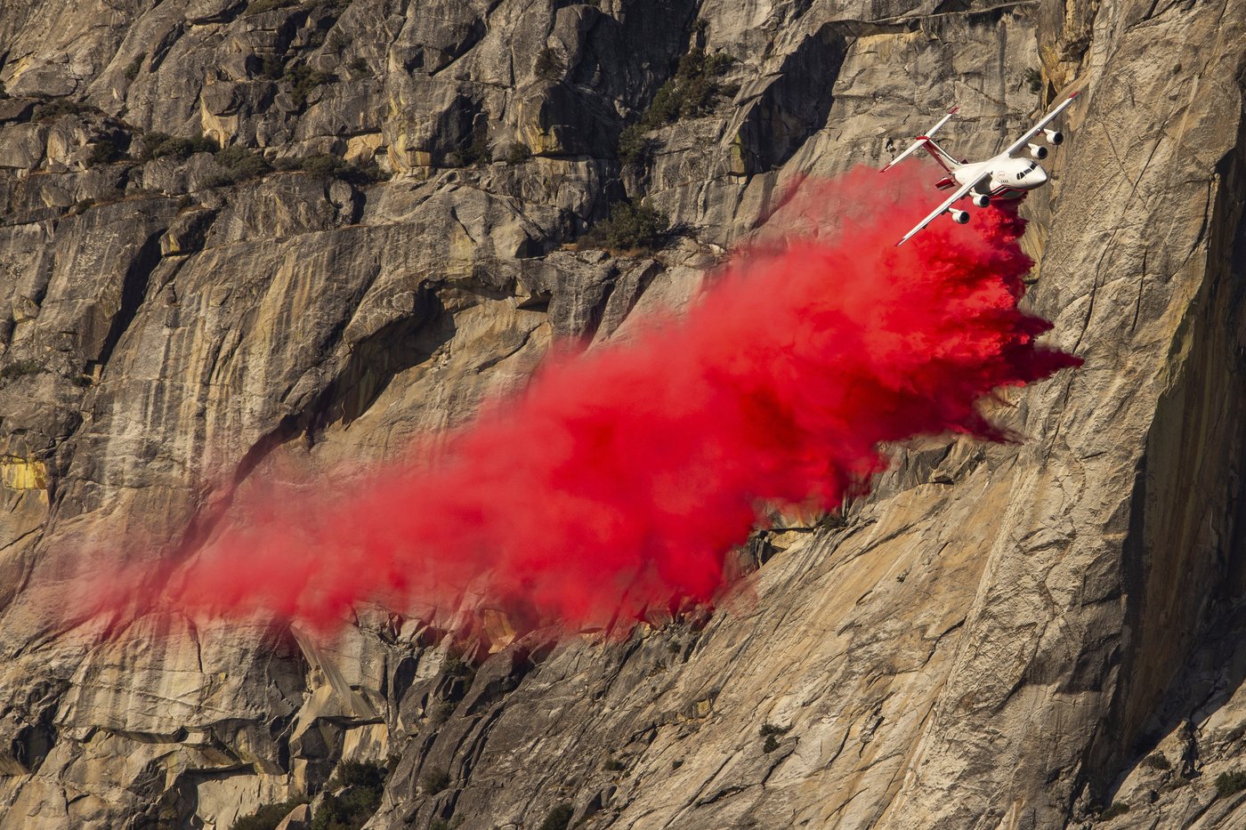 Firefighters try to corral California forest blaze as lightning strikes bring risk of new ignitions | iNFOnews.ca Firefighters try to corral California forest blaze as lightning strikes bring risk of new ignitions | iNFOnews.ca