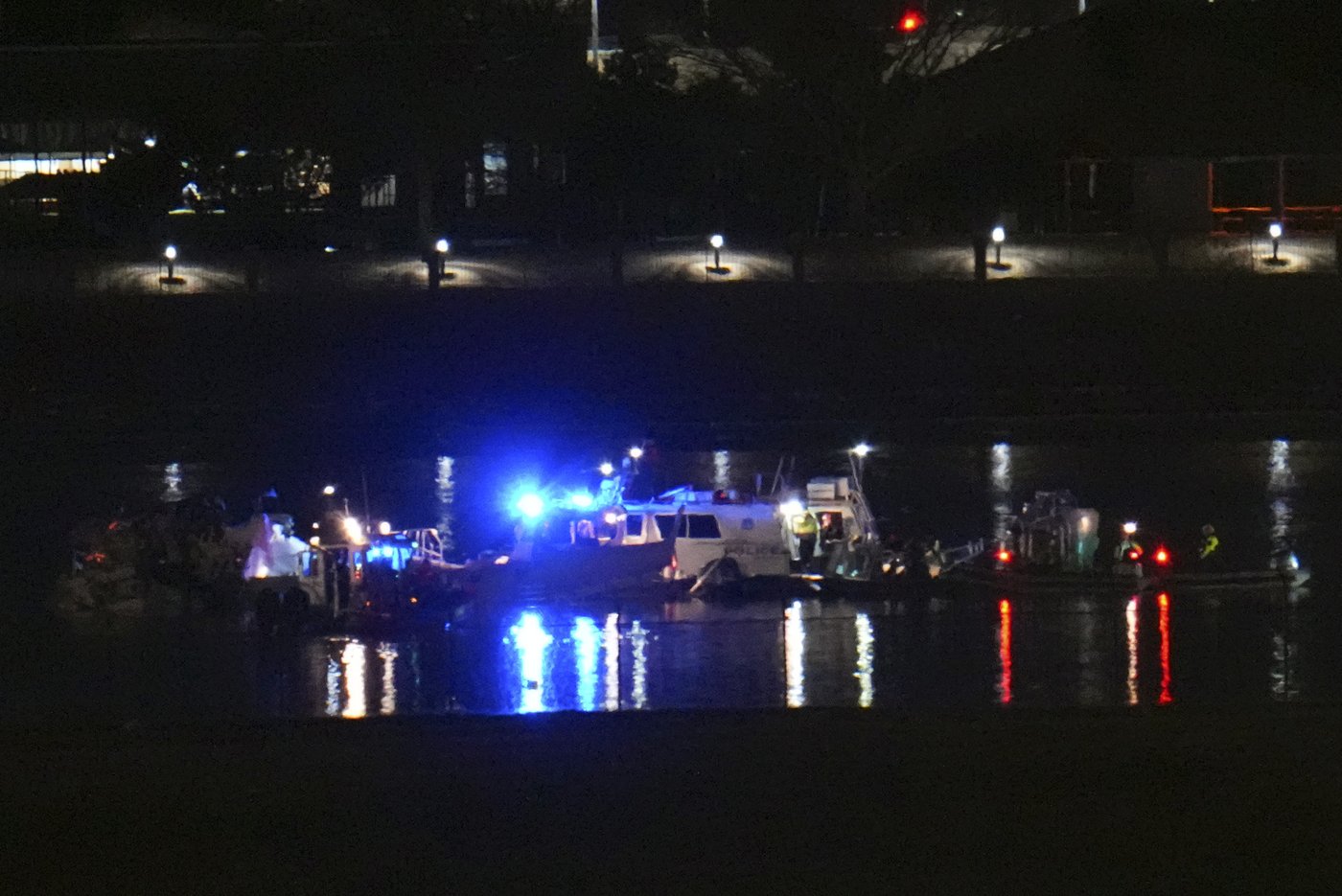 The Latest: Collision between passenger jet and Army helicopter near DC leaves no survivors | iNFOnews.ca