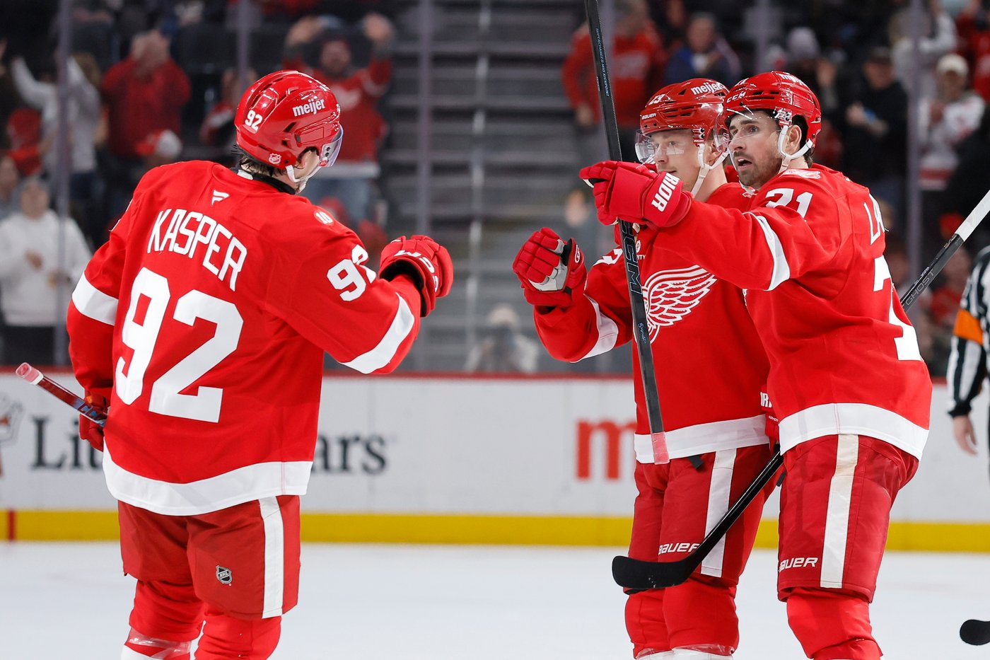 Larkin's tiebreaking goal in 3rd period sends Red Wings to 4-2 win over Sharks | iNFOnews.ca